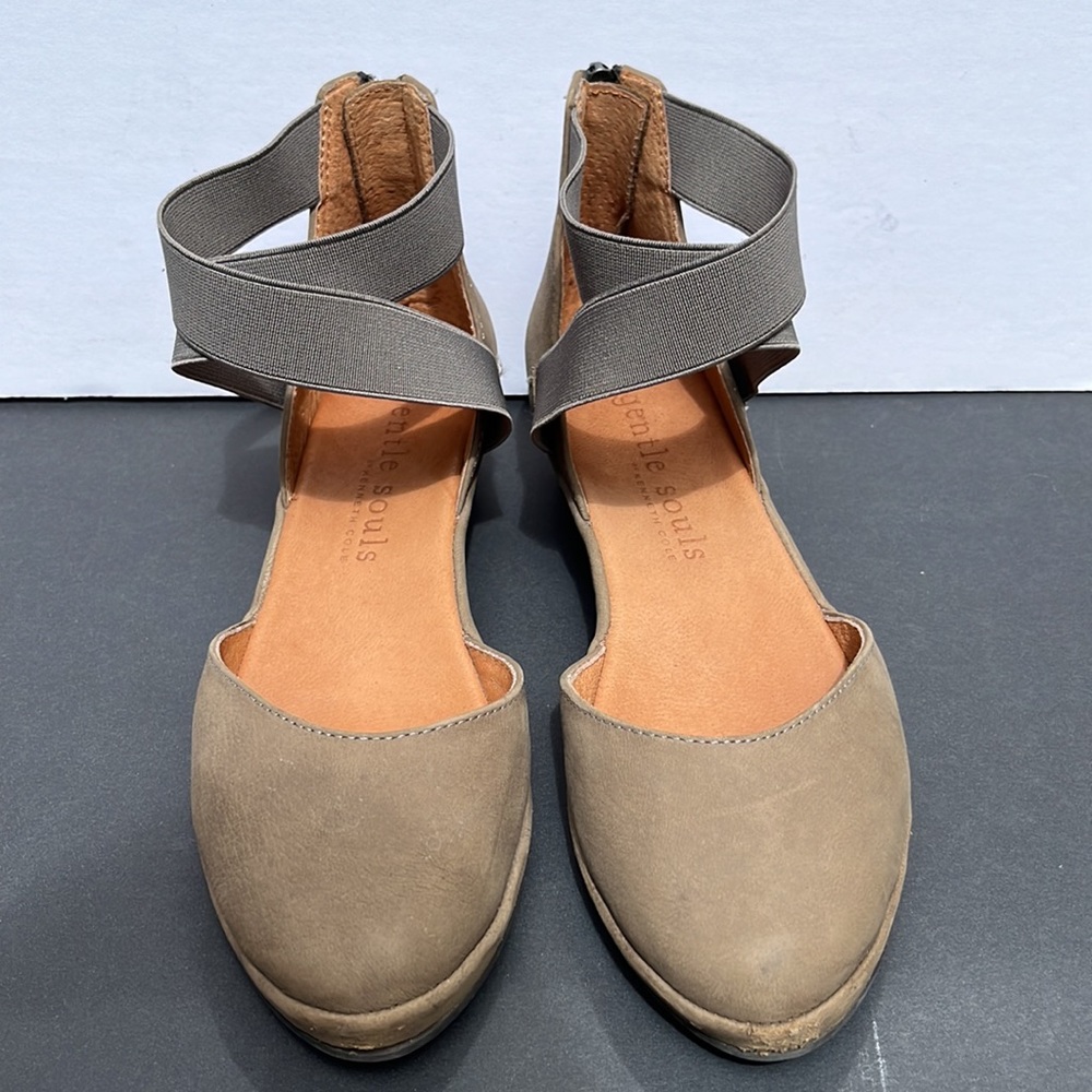 Kenneth Cole Gentle Souls Noa Grey Suede Elastic Strap Sandal